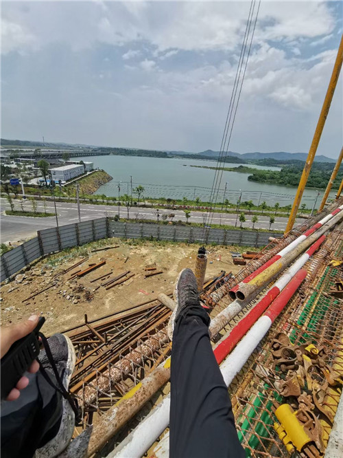 夏县作业中发生设备损坏或人员意外，责任怎么划分？